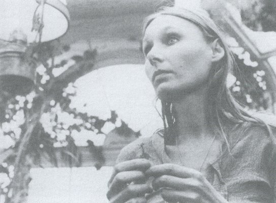 Angela Pleasence en SÍNTOMAS (1973), de José Ramón Larraz